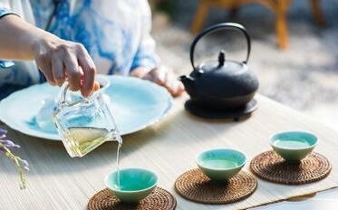 增强腹肌，仰卧起坐塑身材